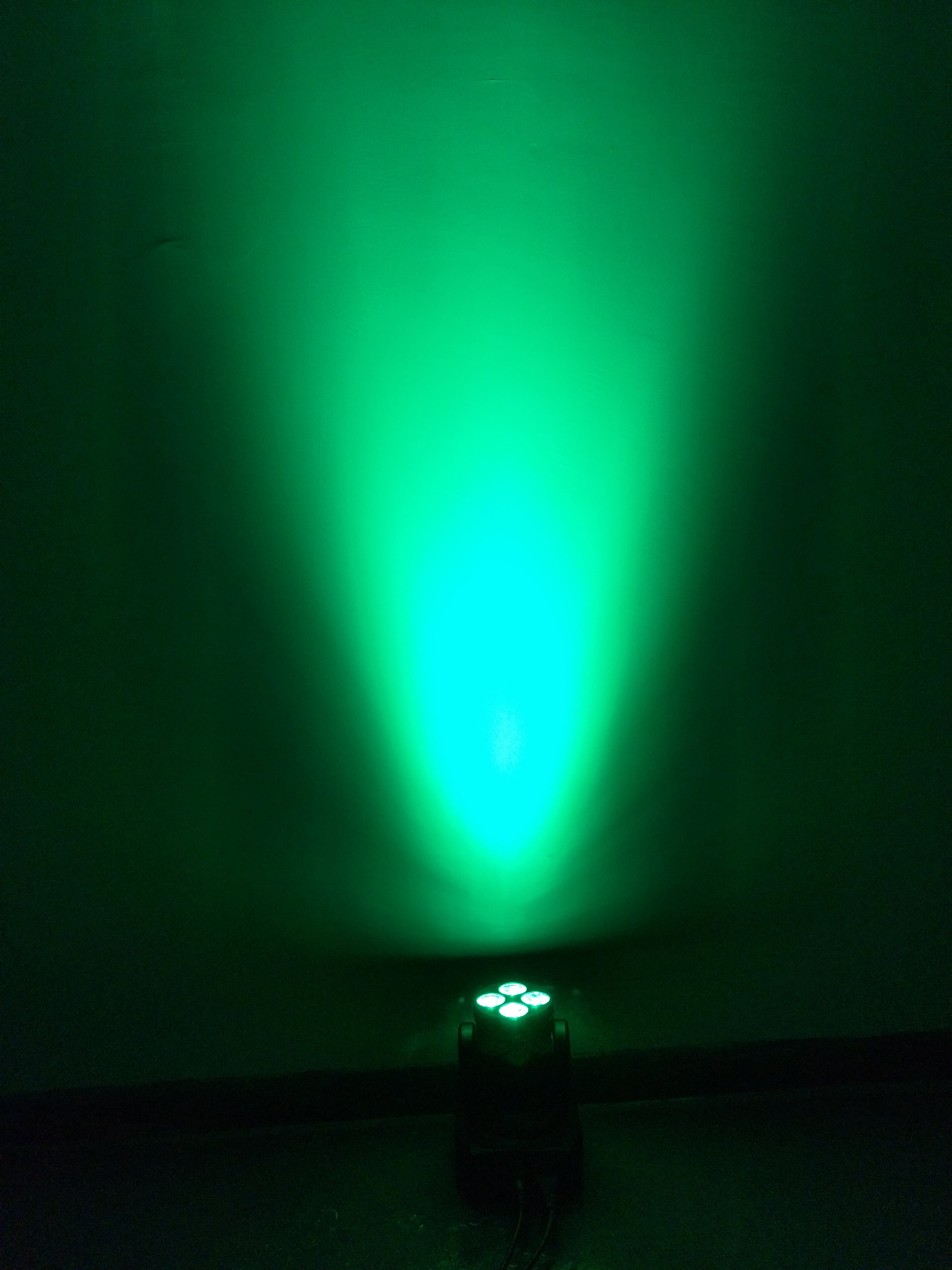 100W RGBW 4 en 1 Iluminación de cabeza móvil Luces de DJ Sonido activo LED Lavado Luces de escenario Profesional DMX 4 / 16CH Luces de discoteca para fiesta KTV Pub Bar Show Boda 